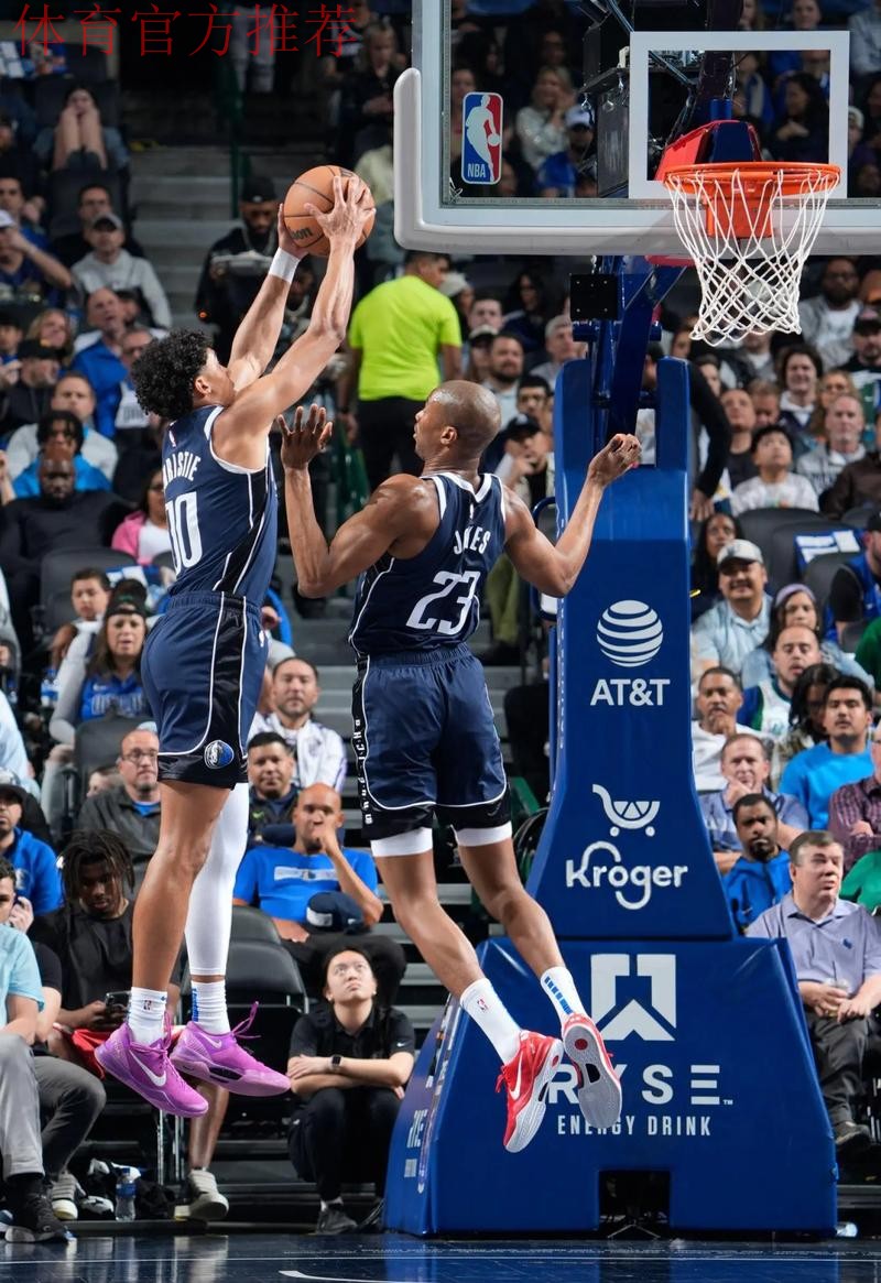 独行侠剩3分半领先8分,随后被爵士打出11-0还剩50秒反超3分 独行侠剩3分半领先8分,随后被爵士打出11-0还剩50秒反超3分